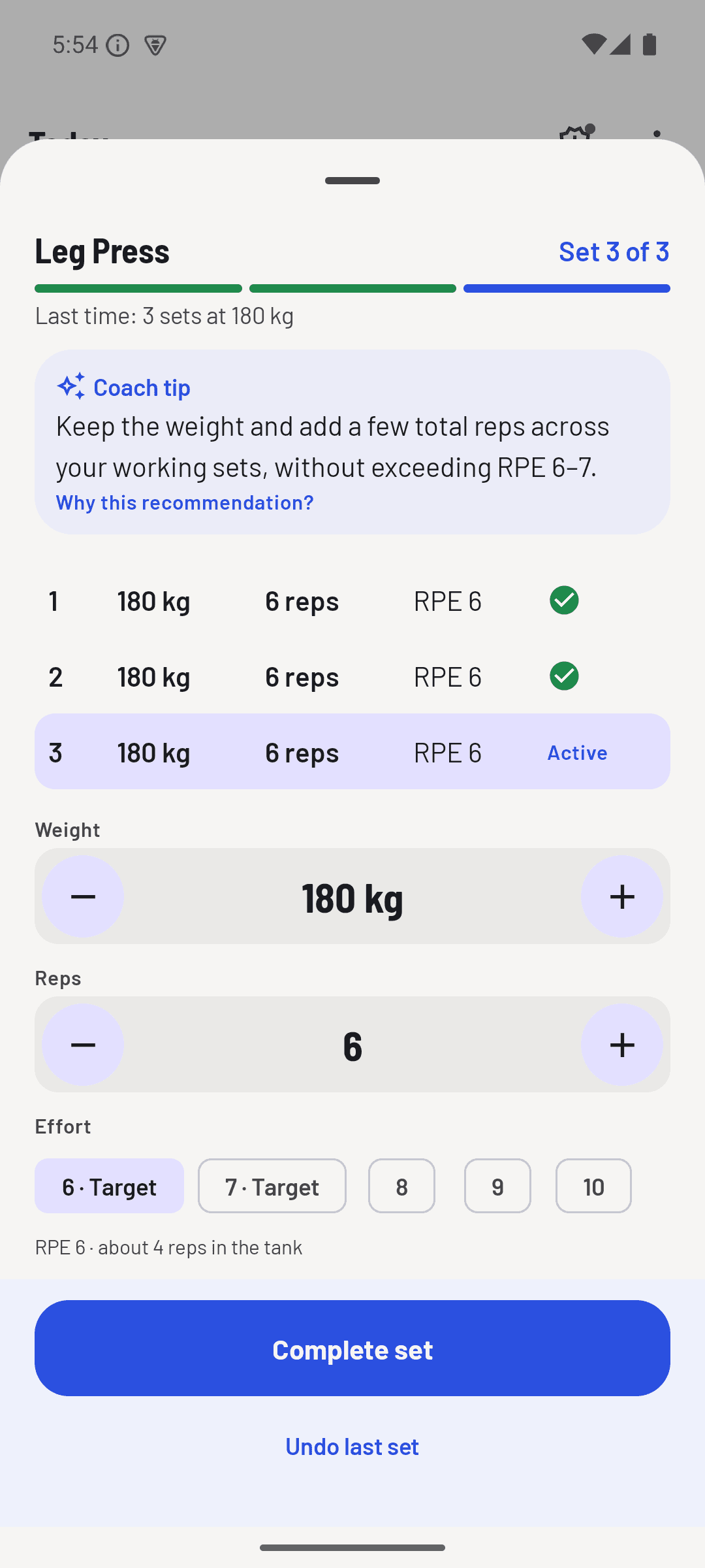 Training in the Android app: logging sets and weights during a session.